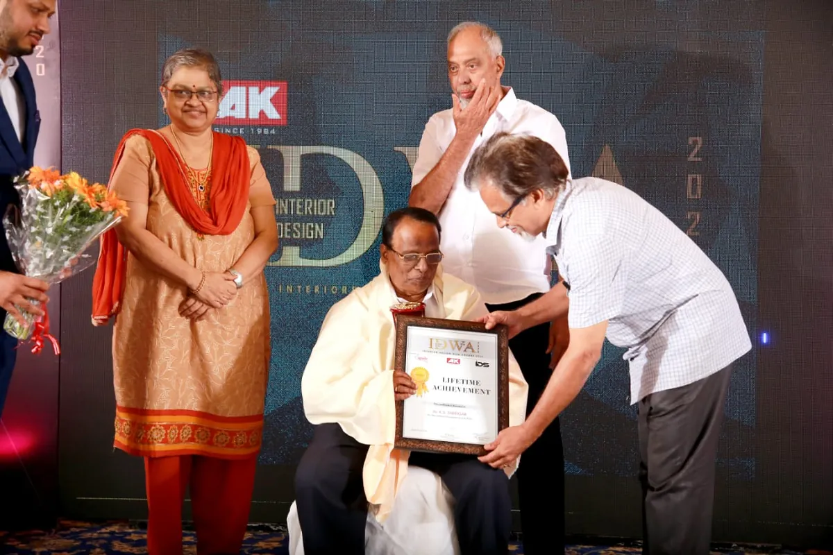 Award presentation on stage at the AK-Interior Design Wow Awards